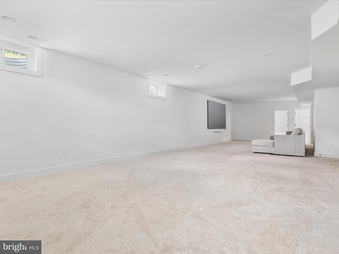 Oakton, Virginia, 22124, United States, 6 Bedrooms Bedrooms, ,6 BathroomsBathrooms,Residential,Active,1960120