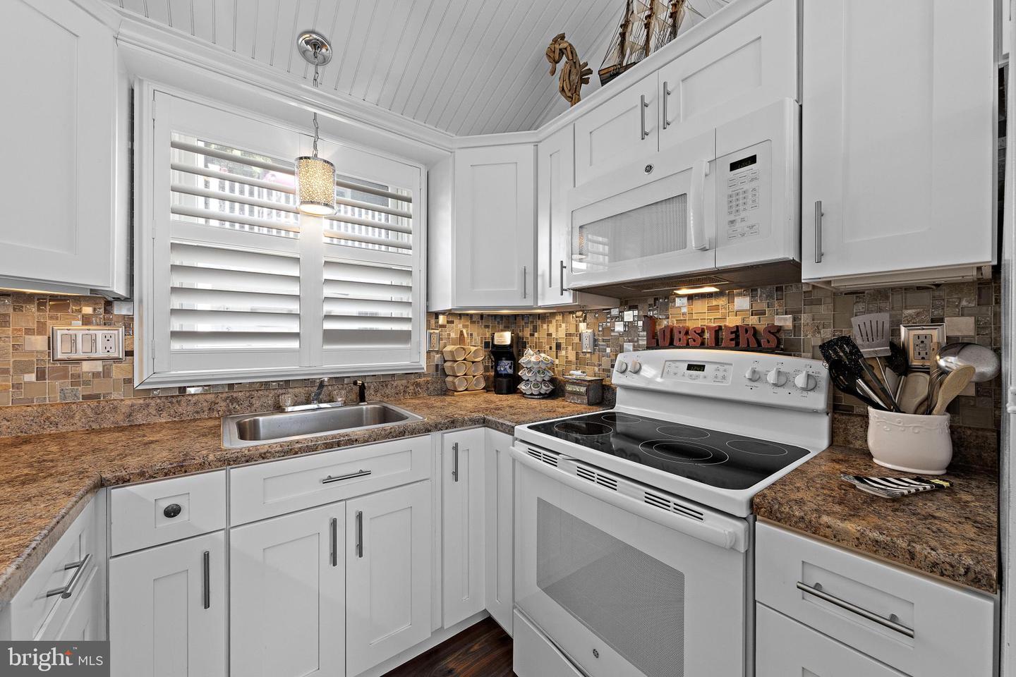 Beach Haven, New Jersey, 08008, United States, 5 Bedrooms Bedrooms, ,4 BathroomsBathrooms,Residential,Active,1941132
