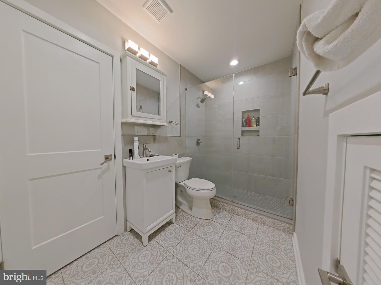 Philadelphia, Pennsylvania, 19130, United States, ,Residential,Active,1952052