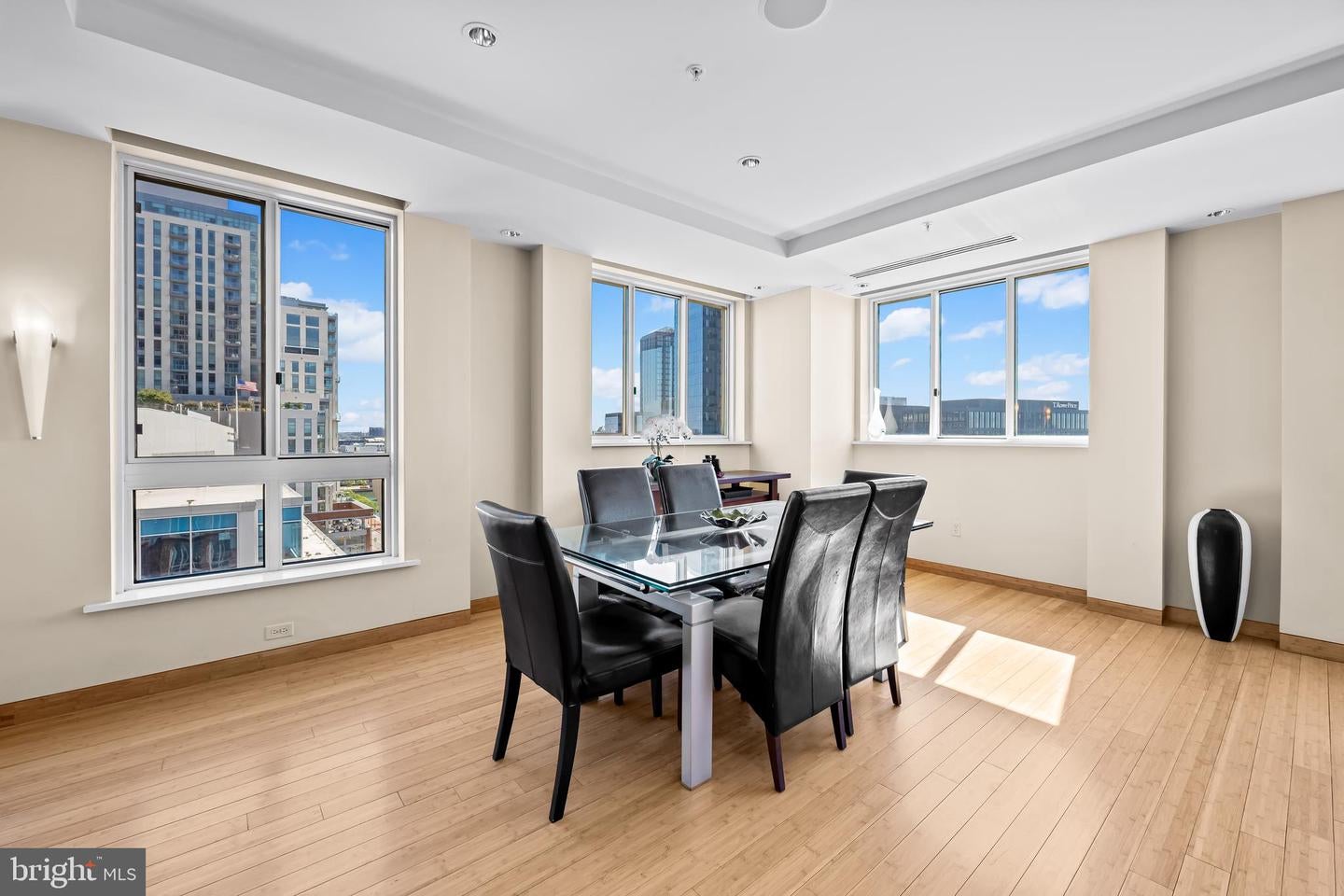 Baltimore, Maryland, 21202, United States, 3 Bedrooms Bedrooms, ,4 BathroomsBathrooms,Residential,Active,1963429