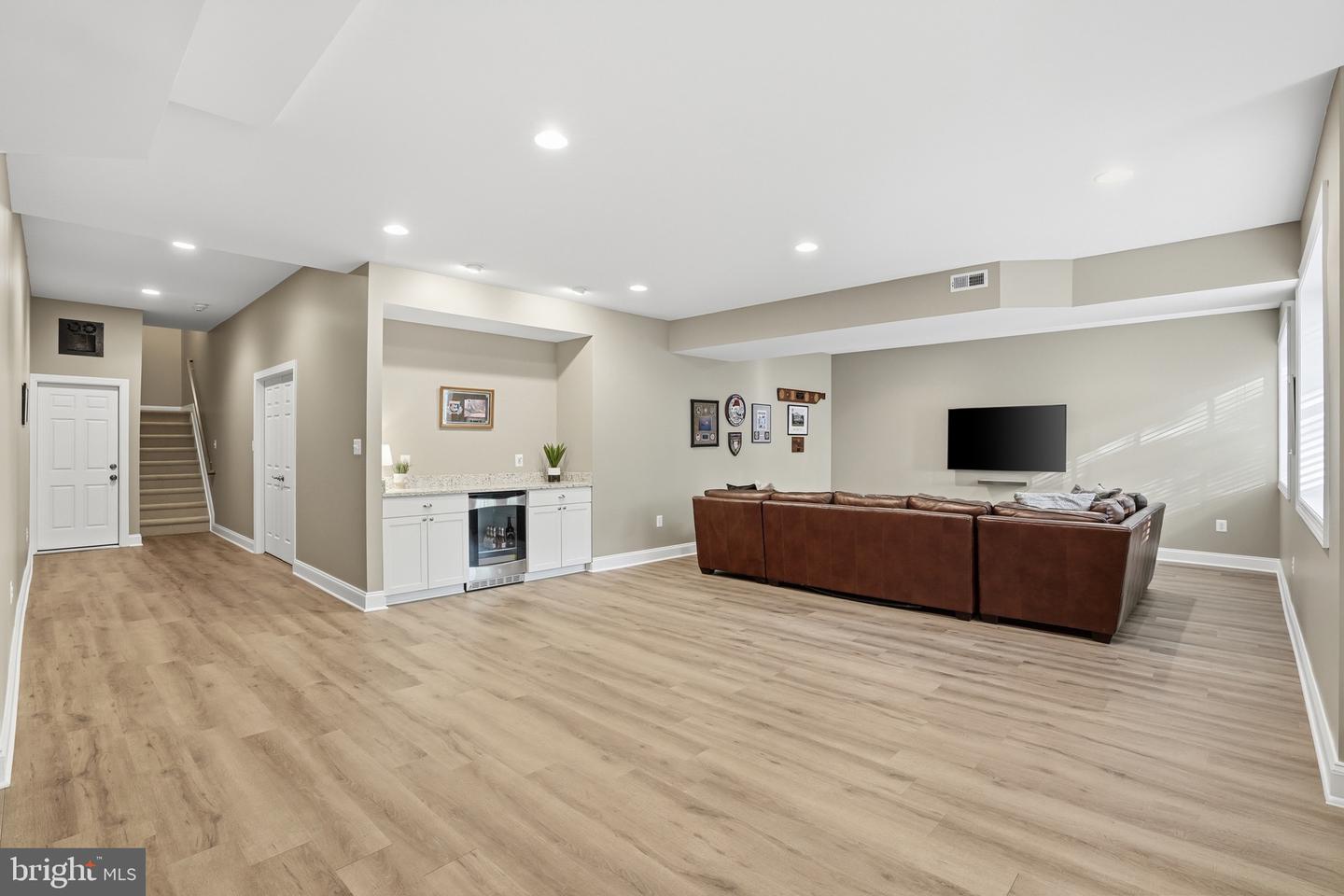 Great Falls, Virginia, 22066, United States, 5 Bedrooms Bedrooms, ,7 BathroomsBathrooms,Residential,Active,2044999