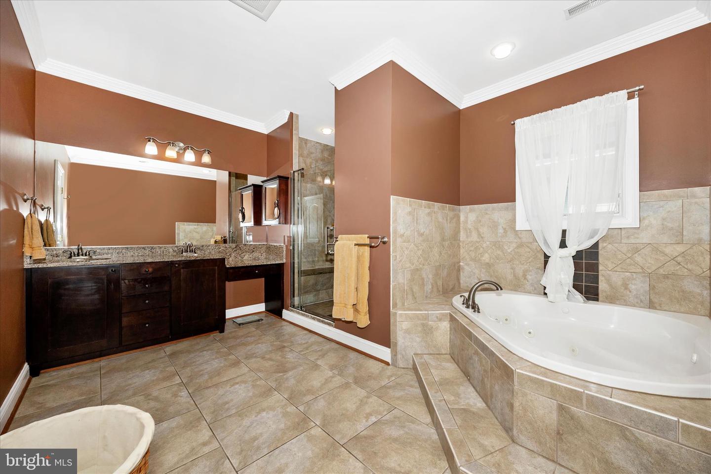 Kensington, Maryland, 20895, United States, 5 Bedrooms Bedrooms, ,5 BathroomsBathrooms,Residential,Active,2044984