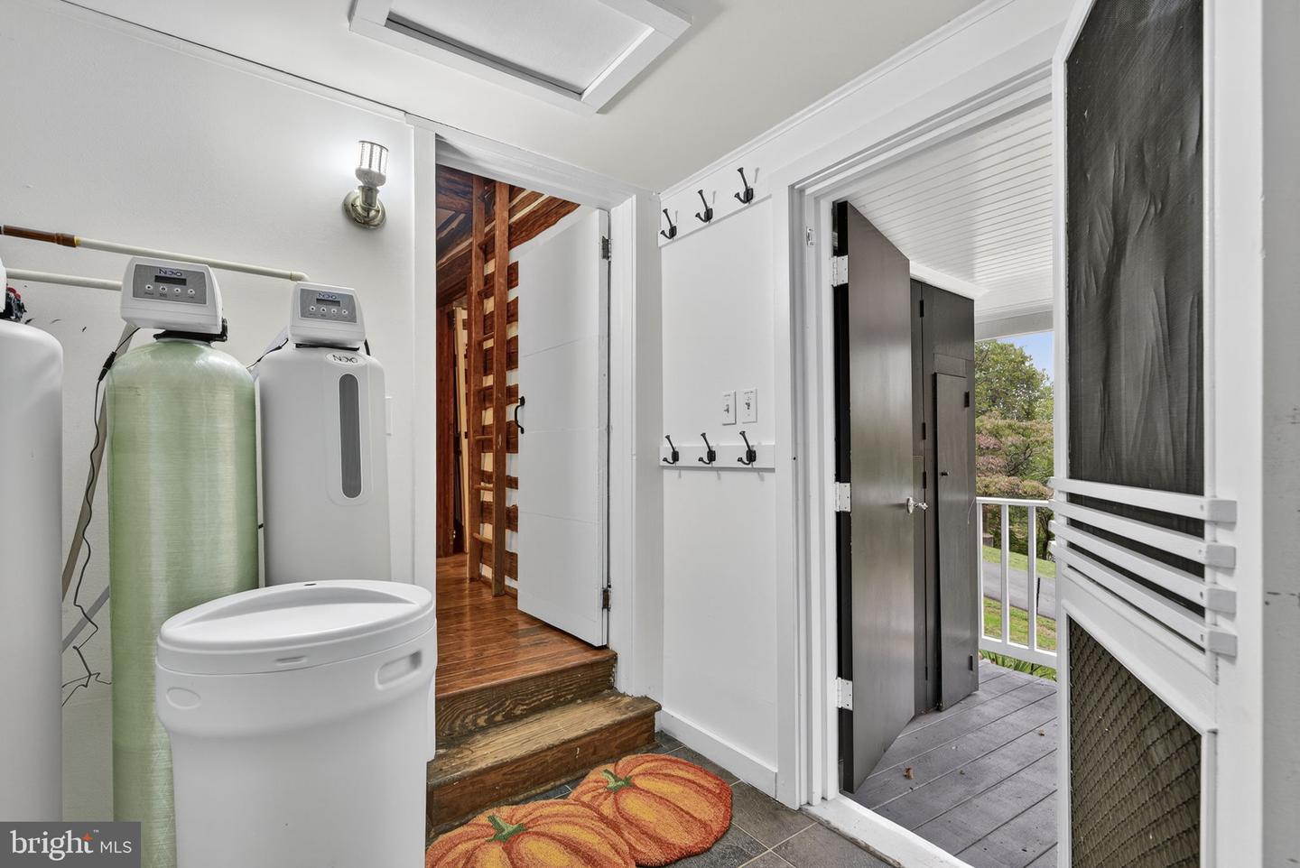 Lovettsville, Virginia, 20180, United States, ,2 BathroomsBathrooms,Residential,Active,1954034