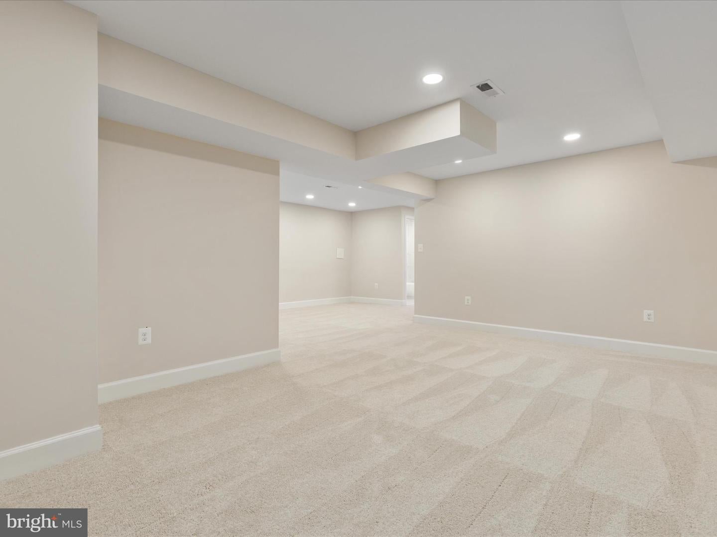 Clifton, Virginia, 20124, United States, 5 Bedrooms Bedrooms, ,5 BathroomsBathrooms,Residential,Active,1998598