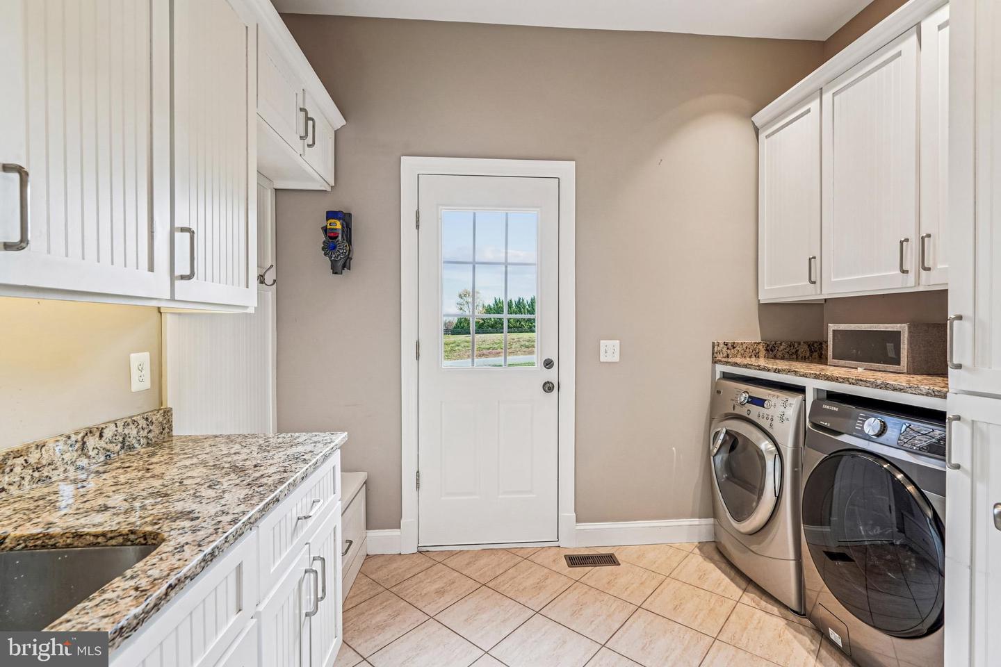 Leesburg, Virginia, 20175, United States, 5 Bedrooms Bedrooms, ,6 BathroomsBathrooms,Residential,Active,1987213