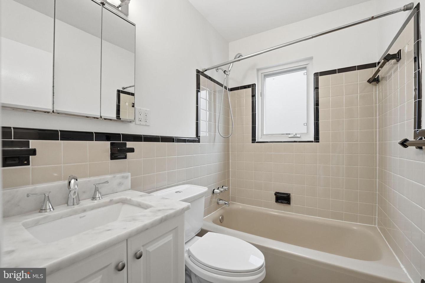 Arlington, Virginia, 22207, United States, 4 Bedrooms Bedrooms, ,3 BathroomsBathrooms,Residential,Pending,2010199