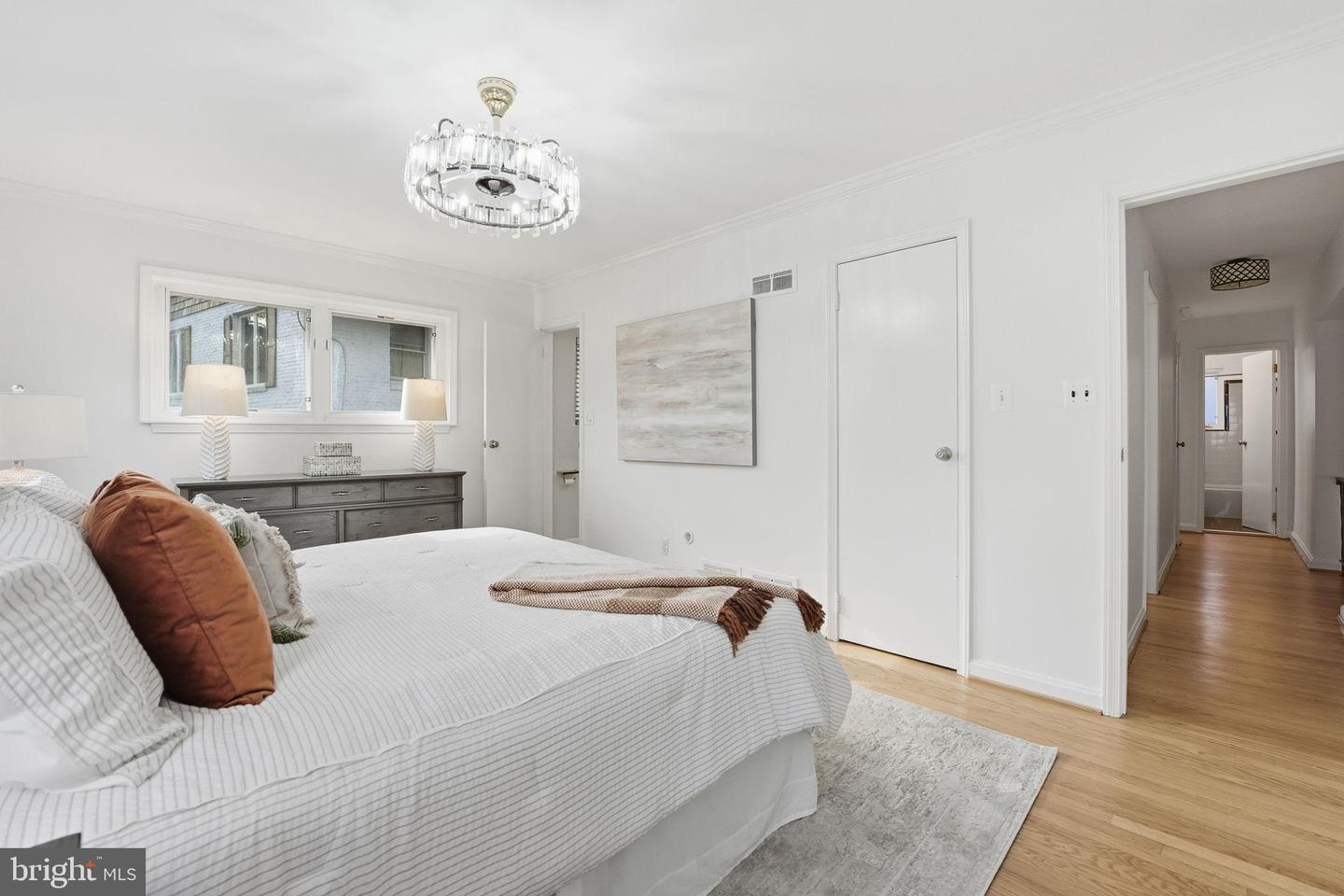 Arlington, Virginia, 22207, United States, 4 Bedrooms Bedrooms, ,3 BathroomsBathrooms,Residential,Pending,2010199