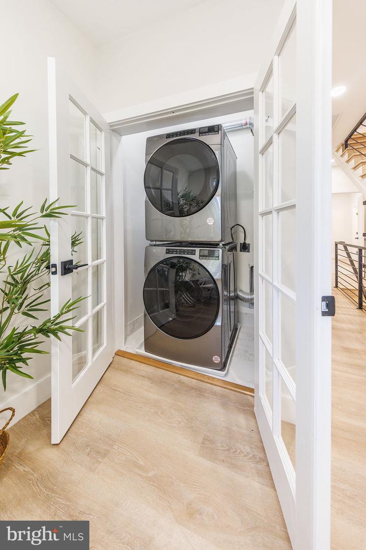 Washington, District Of Columbia, 20018, United States, 6 Bedrooms Bedrooms, ,5 BathroomsBathrooms,Residential,Active,1964489