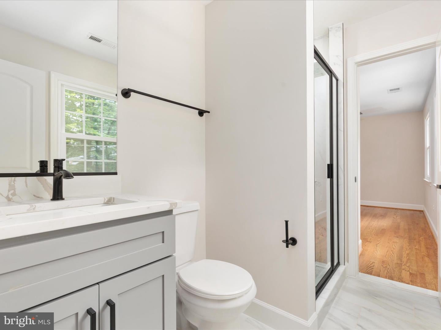 Clifton, Virginia, 20124, United States, 5 Bedrooms Bedrooms, ,5 BathroomsBathrooms,Residential,Active,1998598