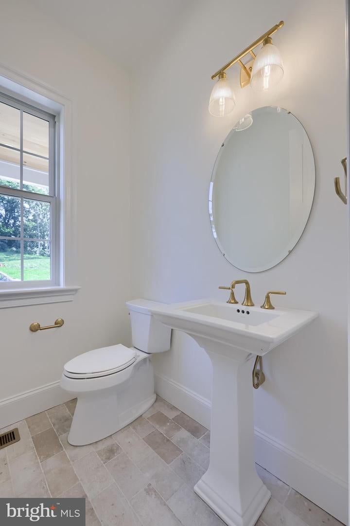 Lititz, Pennsylvania, 17543, United States, 4 Bedrooms Bedrooms, ,5 BathroomsBathrooms,Residential,Active,1913049