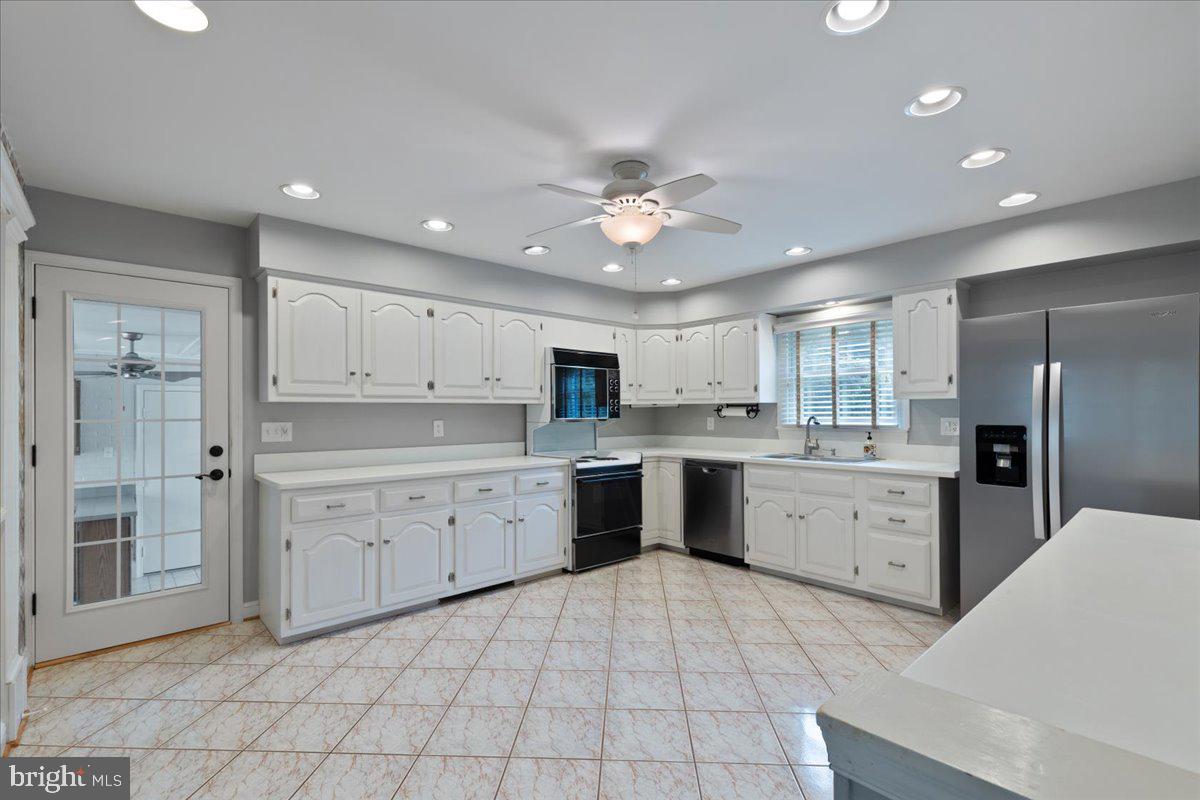 Great Falls, Virginia, 22066, United States, 5 Bedrooms Bedrooms, ,3 BathroomsBathrooms,Residential,Active,1941376