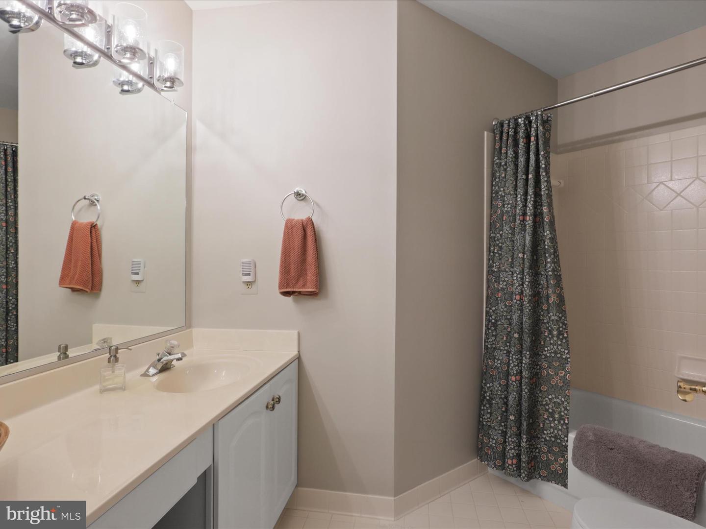 Fairfax Station, Virginia, 22039, United States, 5 Bedrooms Bedrooms, ,5 BathroomsBathrooms,Residential,Active,1943756