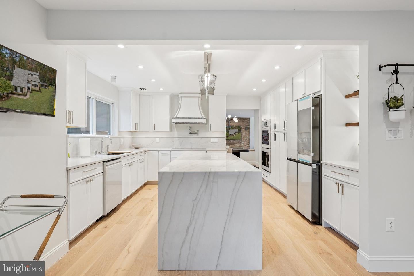 Oakton, Virginia, 22124, United States, 4 Bedrooms Bedrooms, ,4 BathroomsBathrooms,Residential,Active,1971783