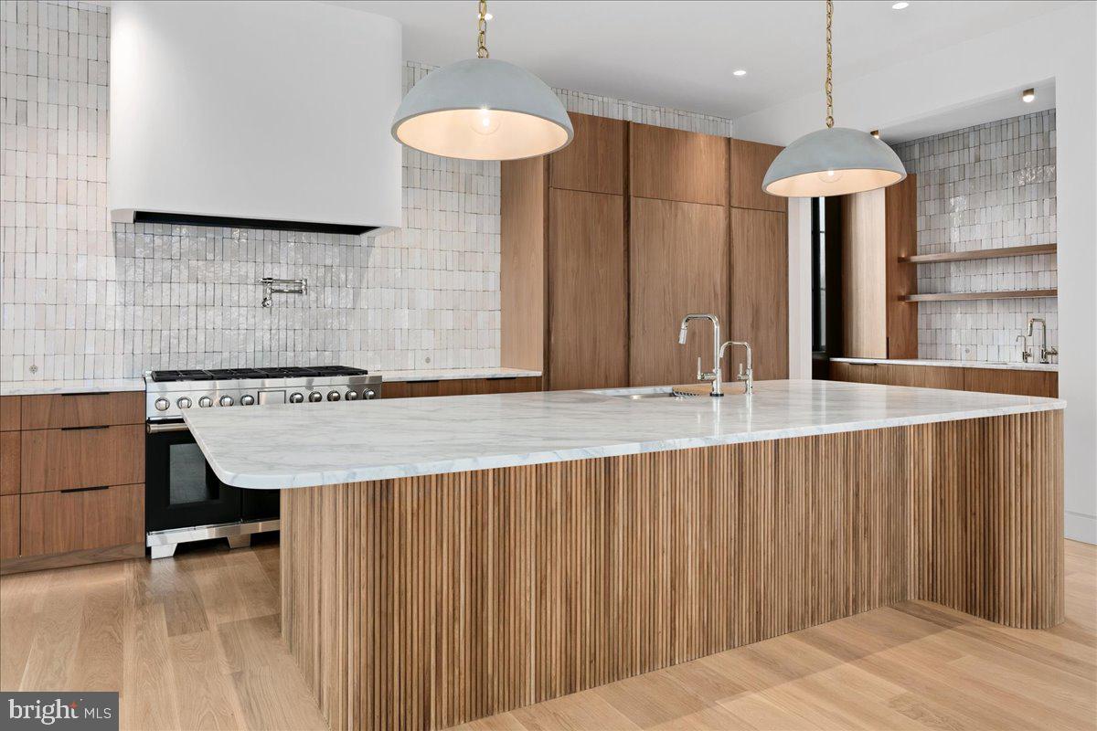 Arlington, Virginia, 22207, United States, 6 Bedrooms Bedrooms, ,9 BathroomsBathrooms,Residential,Active,1972156