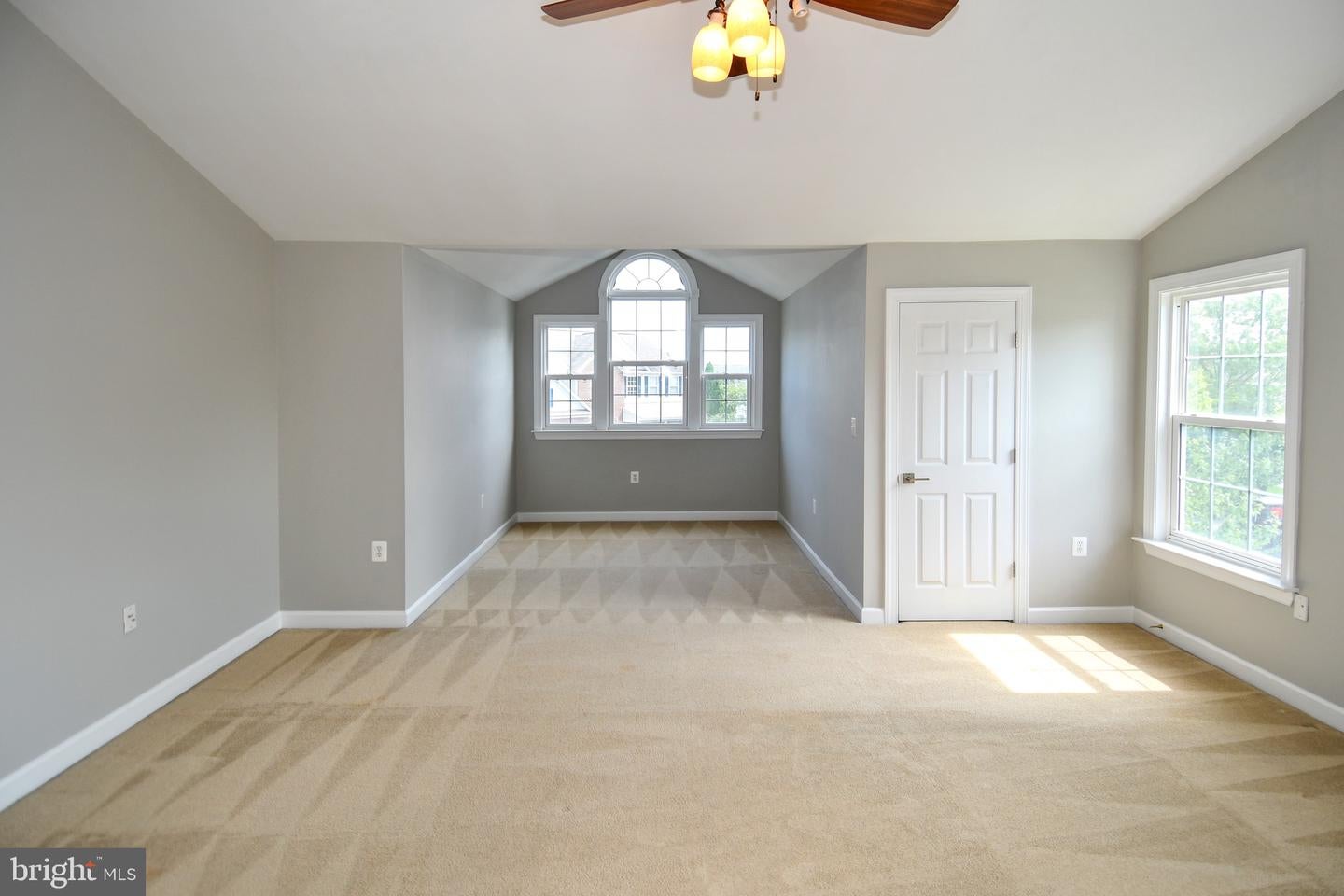Ashburn, Virginia, 20147, United States, 6 Bedrooms Bedrooms, ,5 BathroomsBathrooms,Residential,Active,1914776