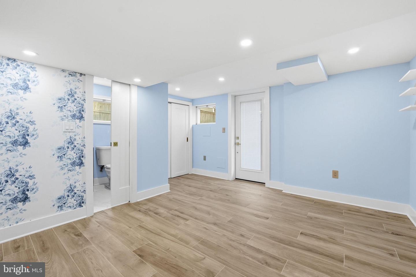 Arlington, Virginia, 22207, United States, 4 Bedrooms Bedrooms, ,3 BathroomsBathrooms,Residential,Pending,2010199