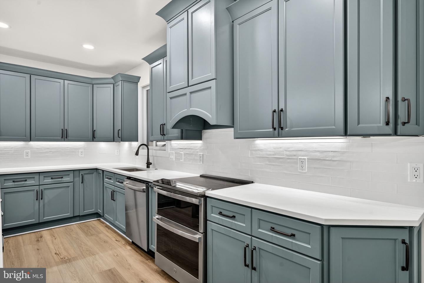 Warrenton, Virginia, 20187, United States, 3 Bedrooms Bedrooms, ,4 BathroomsBathrooms,Residential,Active,1963257