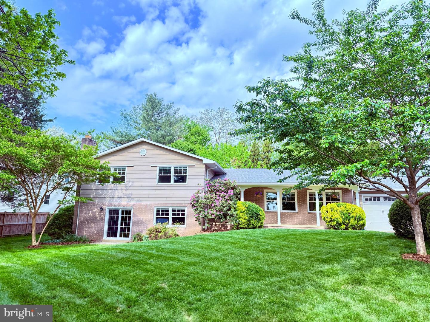 Fairfax, Virginia, 22030, United States, 4 Bedrooms Bedrooms, ,3 BathroomsBathrooms,Residential,Active,2045005