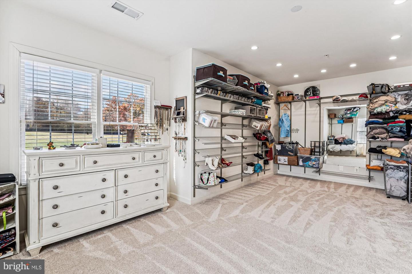 Leesburg, Virginia, 20175, United States, 5 Bedrooms Bedrooms, ,6 BathroomsBathrooms,Residential,Active,1987213