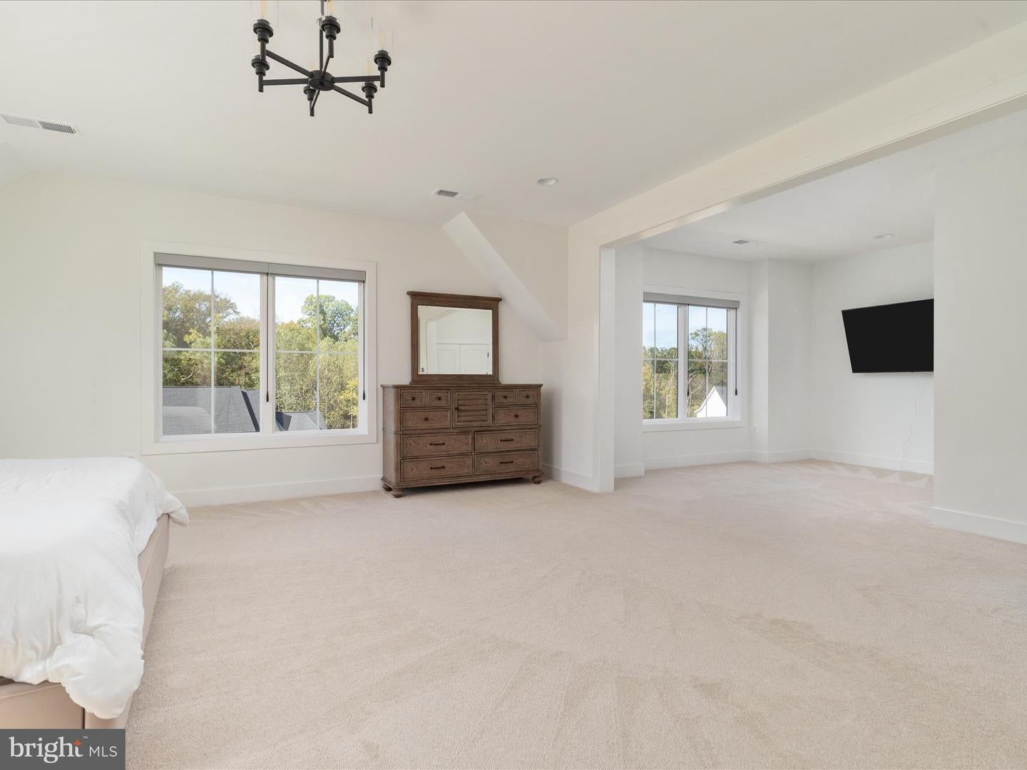 Oakton, Virginia, 22124, United States, 6 Bedrooms Bedrooms, ,6 BathroomsBathrooms,Residential,Active,1960120