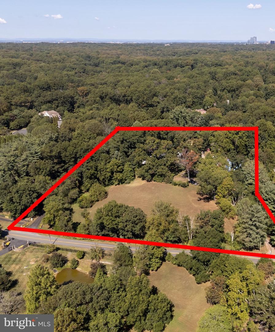 Oakton, Virginia, 22124, United States, 6 Bedrooms Bedrooms, ,8 BathroomsBathrooms,Residential,Active,1945467