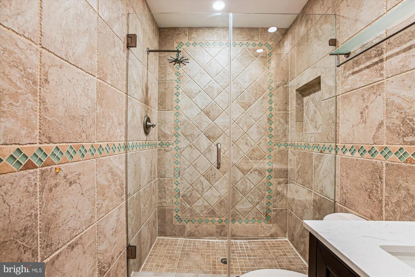 Arlington, Virginia, 22202, United States, 5 Bedrooms Bedrooms, ,3 BathroomsBathrooms,Residential,Active,1926909