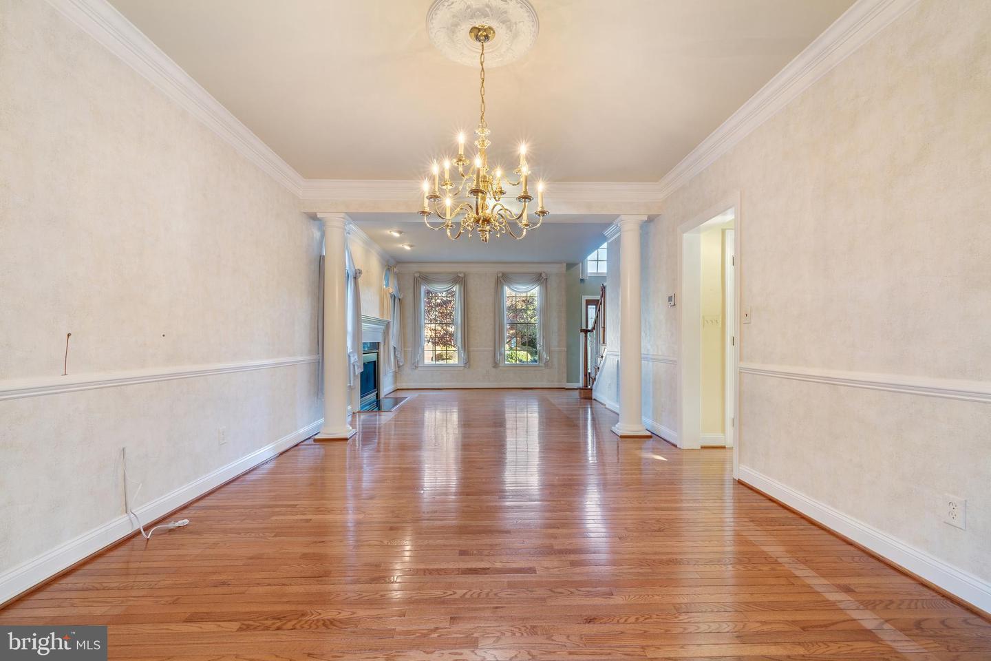 Rockville, Maryland, 20850, United States, 6 Bedrooms Bedrooms, ,5 BathroomsBathrooms,Residential,Active,1970950