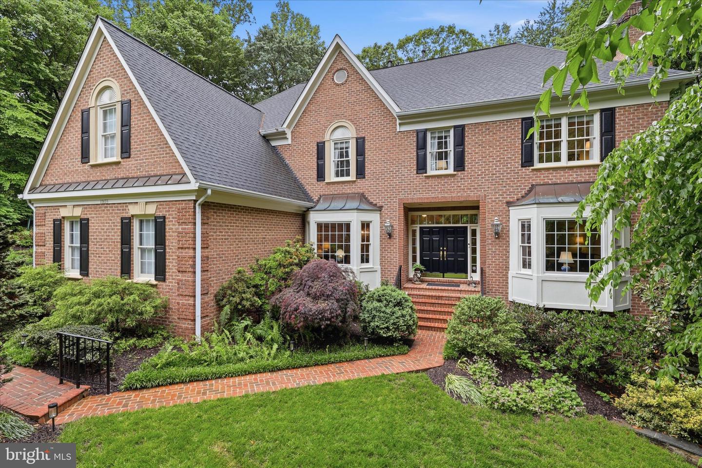 Oakton, Virginia, 22124, United States, 5 Bedrooms Bedrooms, ,5 BathroomsBathrooms,Residential,Pending,2045766