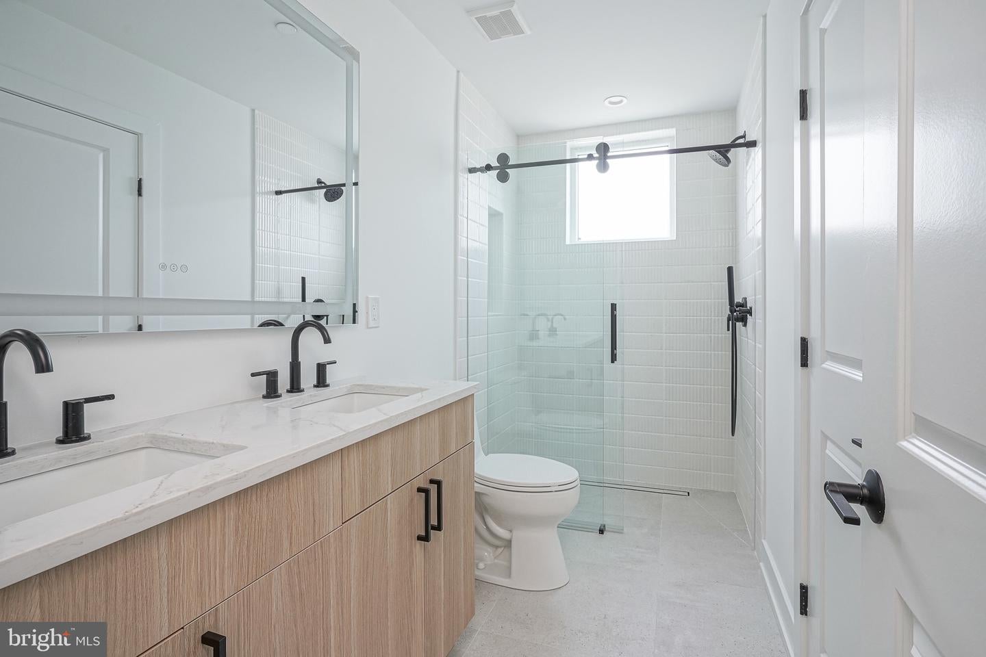 Philadelphia, Pennsylvania, 19125, United States, 4 Bedrooms Bedrooms, ,5 BathroomsBathrooms,Residential,Active,2045558