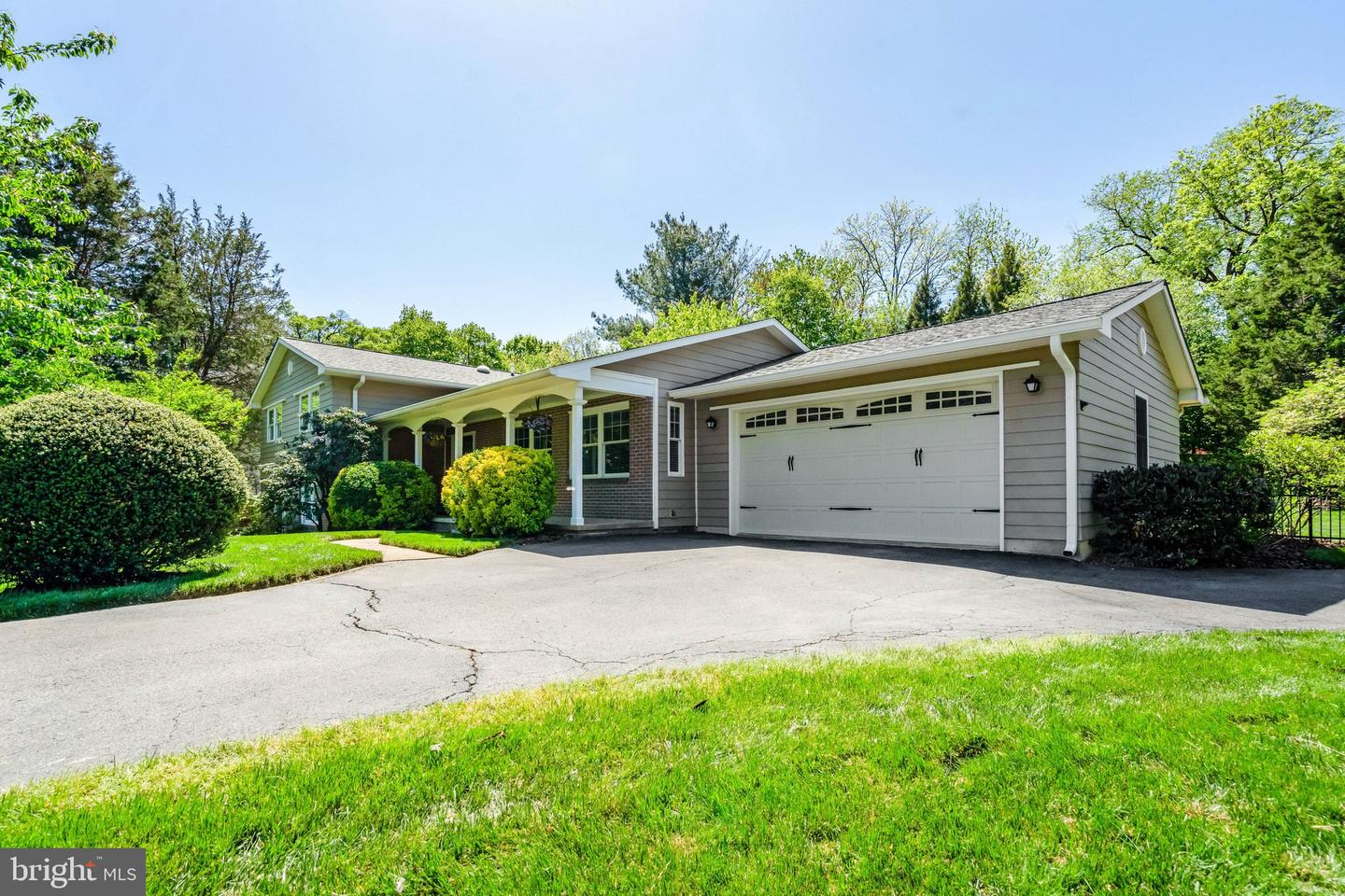 Fairfax, Virginia, 22030, United States, 4 Bedrooms Bedrooms, ,3 BathroomsBathrooms,Residential,Active,2045005