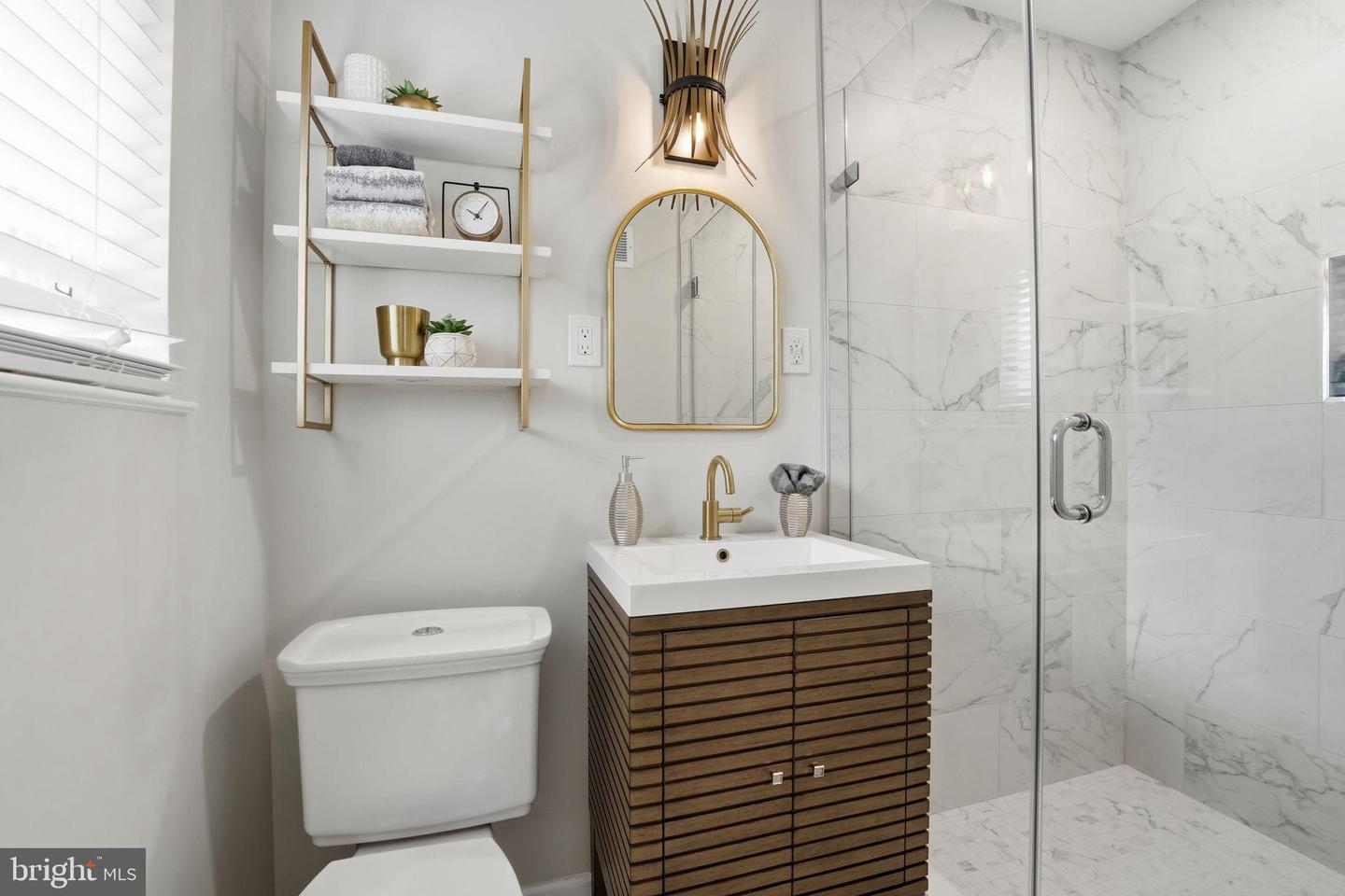 Arlington, Virginia, 22207, United States, 4 Bedrooms Bedrooms, ,3 BathroomsBathrooms,Residential,Pending,2010199