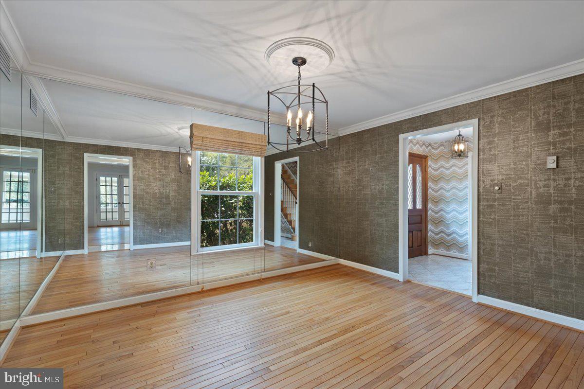 Great Falls, Virginia, 22066, United States, 5 Bedrooms Bedrooms, ,3 BathroomsBathrooms,Residential,Active,1941376