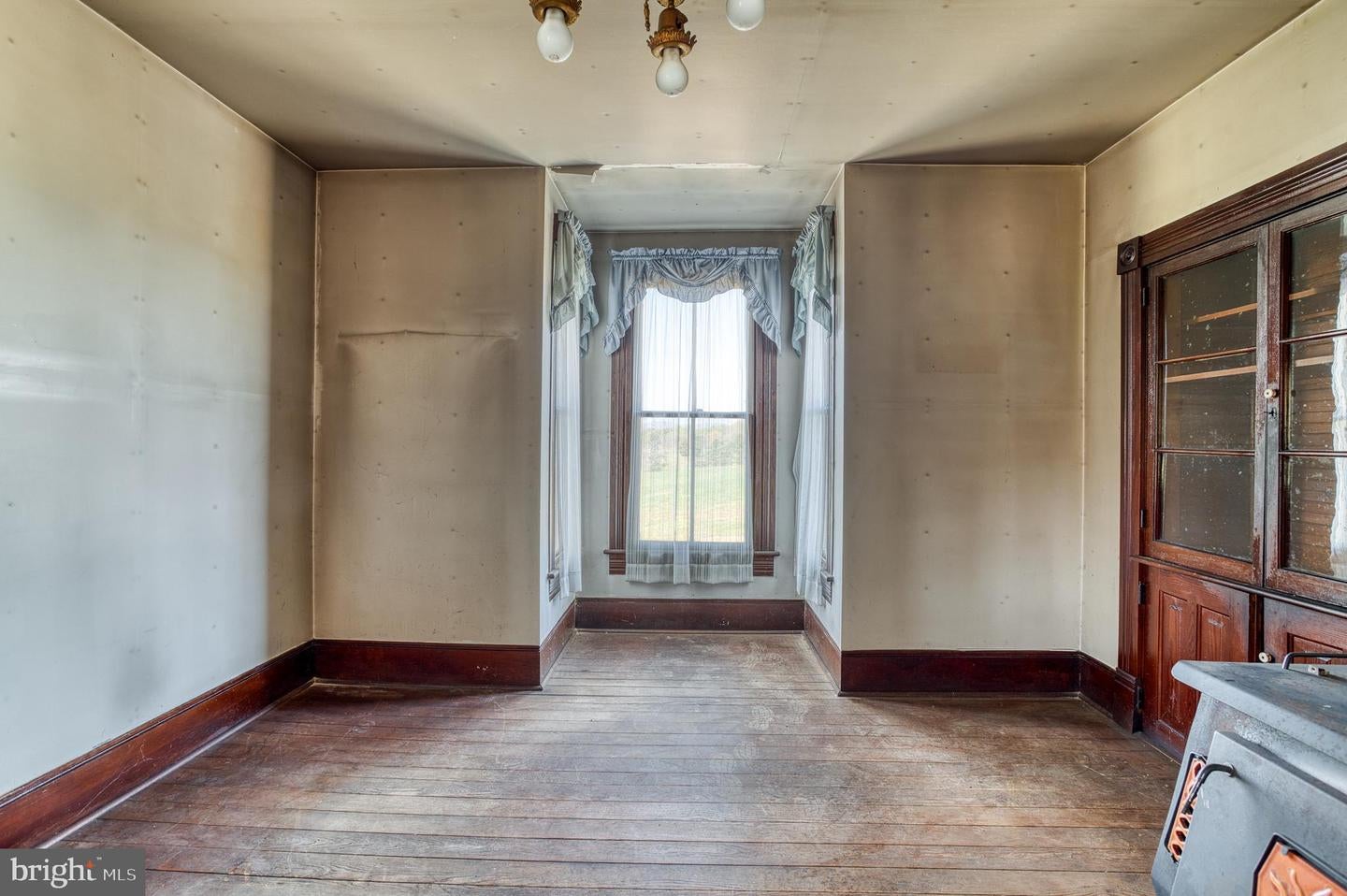 Culpeper, Virginia, 22701, United States, 4 Bedrooms Bedrooms, ,1 BathroomBathrooms,Residential,Active,1799358