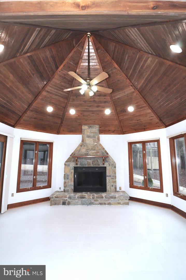 Great Falls, Virginia, 22066, United States, 4 Bedrooms Bedrooms, ,4 BathroomsBathrooms,Residential,Active,1936627