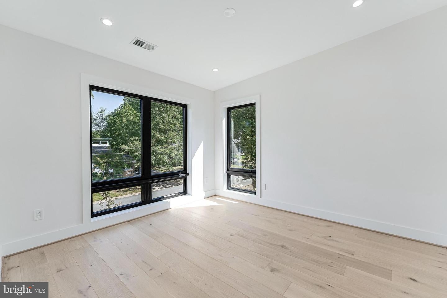 Falls Church, Virginia, 22042, United States, 5 Bedrooms Bedrooms, ,5 BathroomsBathrooms,Residential,Active,1945048