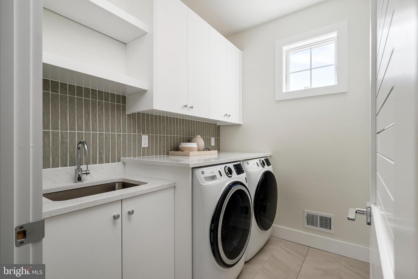 Long Beach Township, New Jersey, 08008, United States, 6 Bedrooms Bedrooms, ,6 BathroomsBathrooms,Residential,Active,2023847