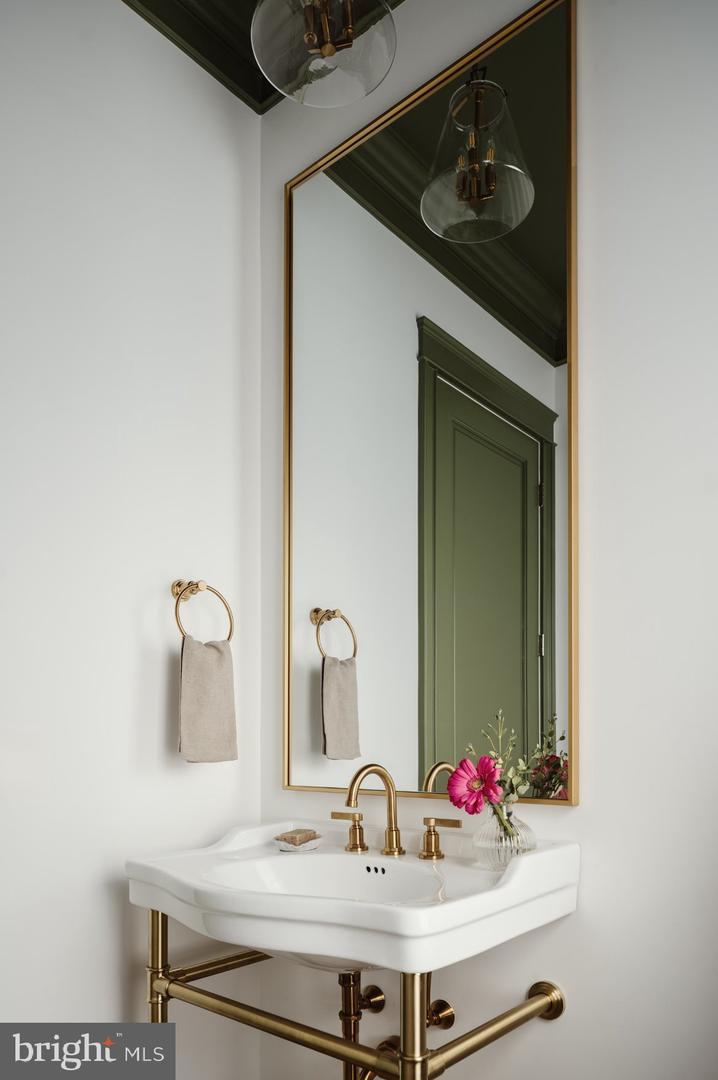 Arlington, Virginia, 22201, United States, 7 Bedrooms Bedrooms, ,8 BathroomsBathrooms,Residential,Active,1944105