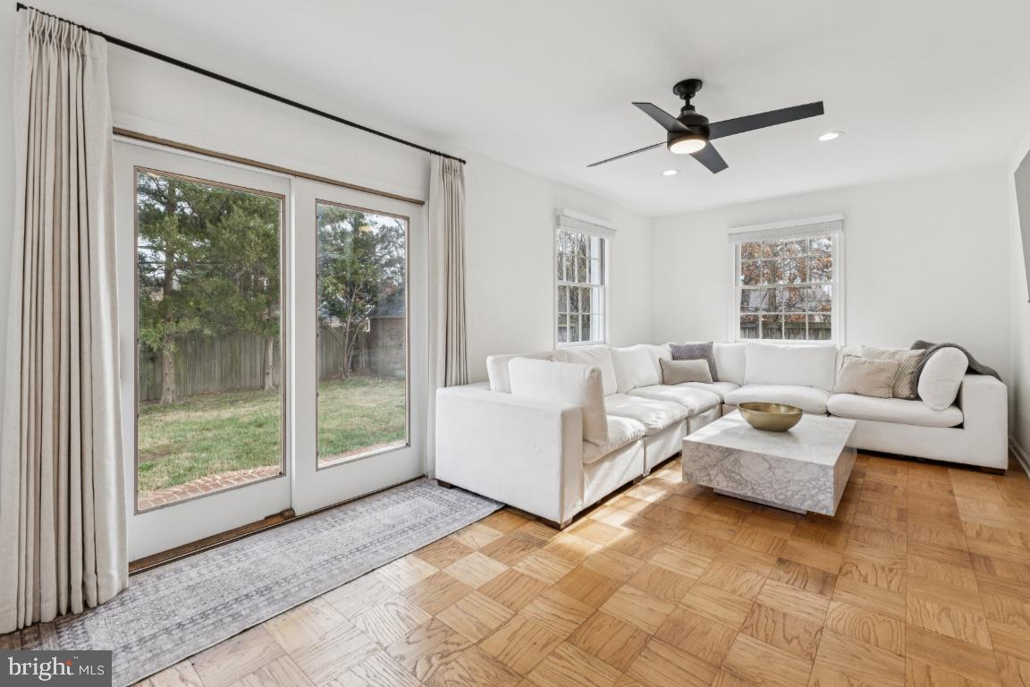 Arlington, Virginia, 22203, United States, 3 Bedrooms Bedrooms, ,3 BathroomsBathrooms,Residential,Active,2007962