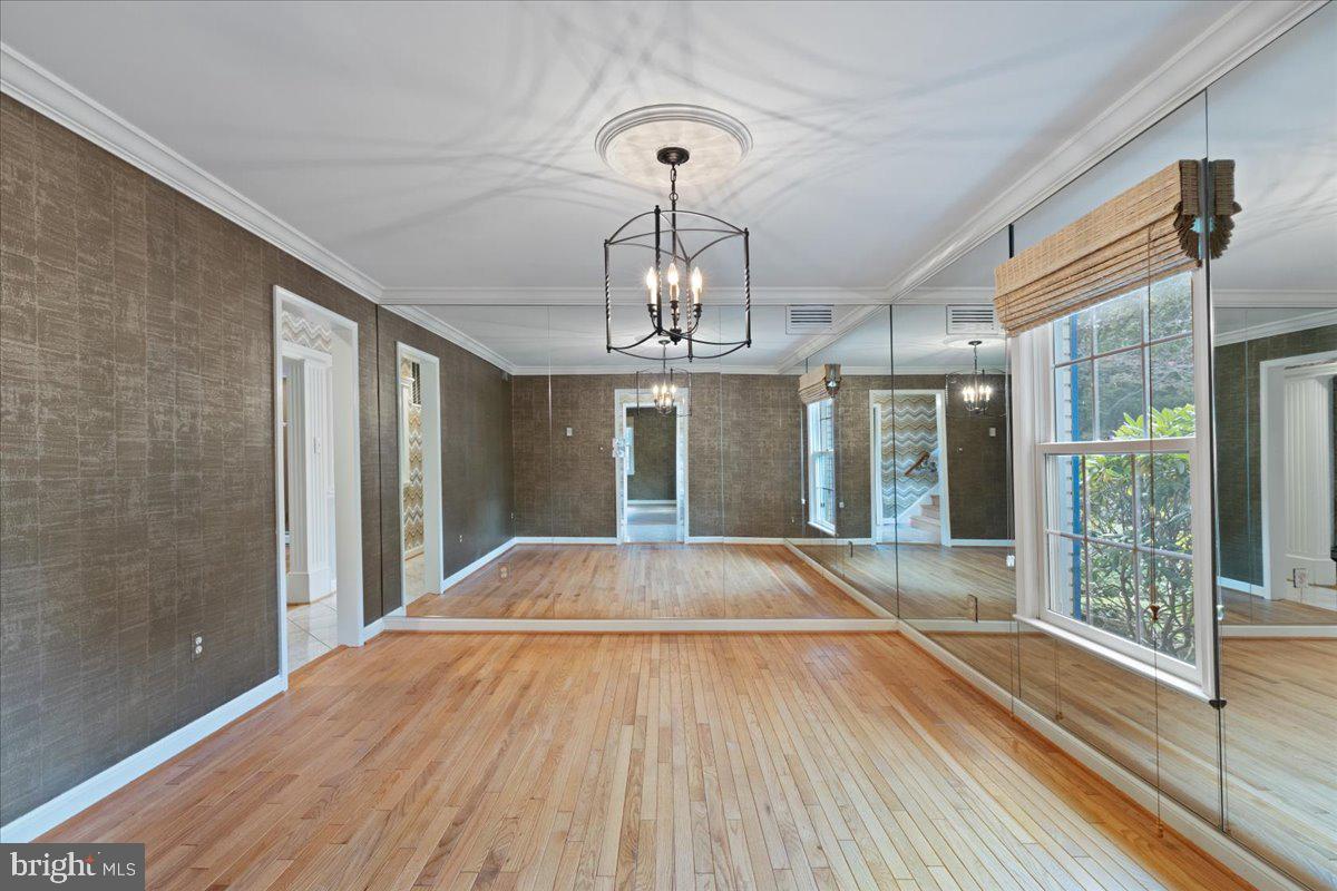 Great Falls, Virginia, 22066, United States, 5 Bedrooms Bedrooms, ,3 BathroomsBathrooms,Residential,Active,1941376