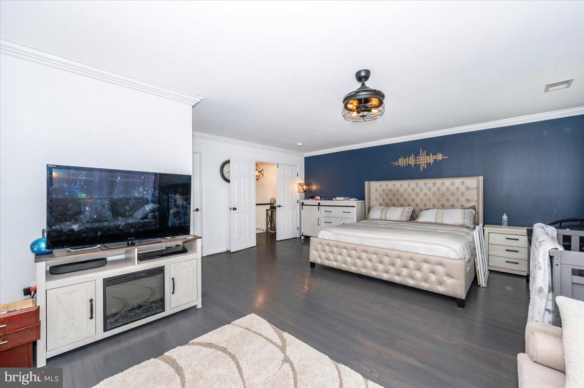 Fairfax, Virginia, 22030, United States, 5 Bedrooms Bedrooms, ,4 BathroomsBathrooms,Residential,Active,1892608