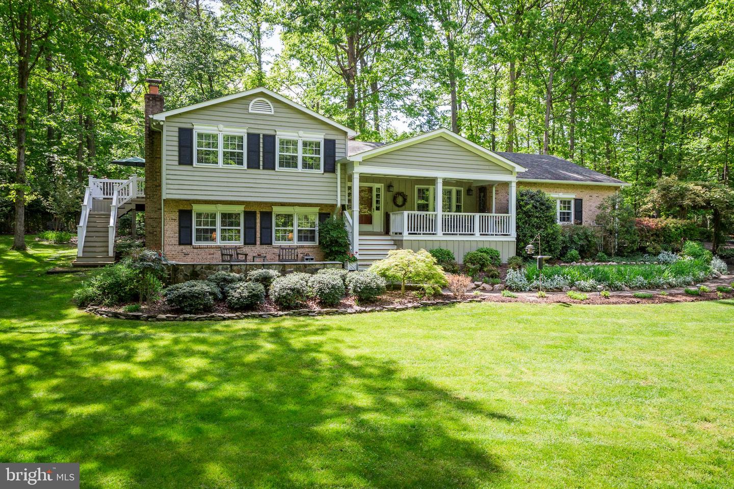 Fairfax Station, Virginia, 22039, United States, 4 Bedrooms Bedrooms, ,3 BathroomsBathrooms,Residential,Active,1936424