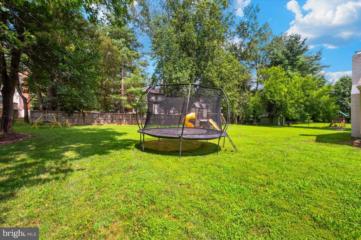Fairfax, Virginia, 22030, United States, 5 Bedrooms Bedrooms, ,4 BathroomsBathrooms,Residential,Active,1892608