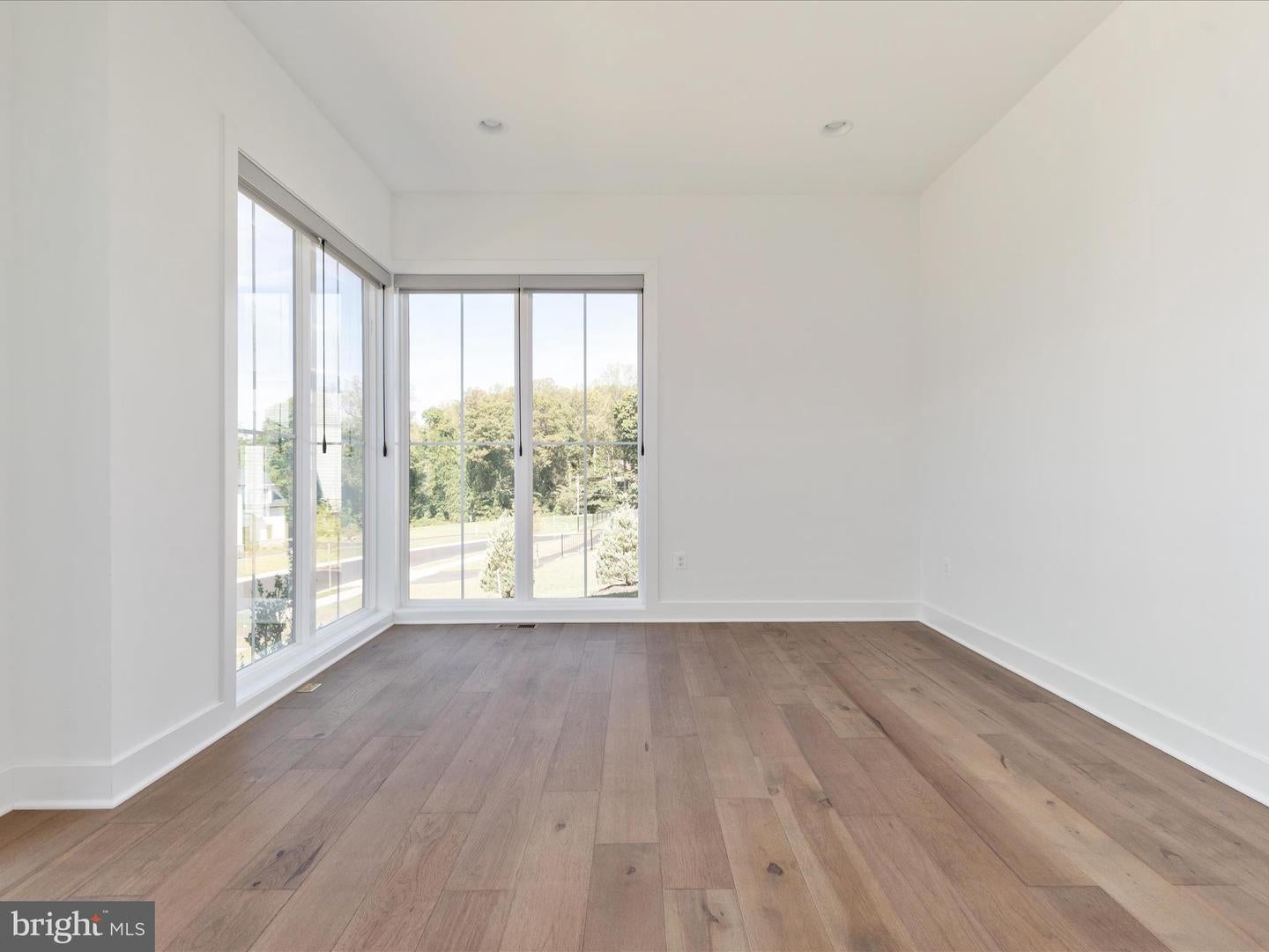 Oakton, Virginia, 22124, United States, 6 Bedrooms Bedrooms, ,6 BathroomsBathrooms,Residential,Active,1960120