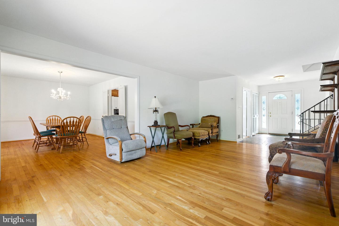 Mclean, Virginia, 22101, United States, 5 Bedrooms Bedrooms, ,3 BathroomsBathrooms,Residential,Active,1929396