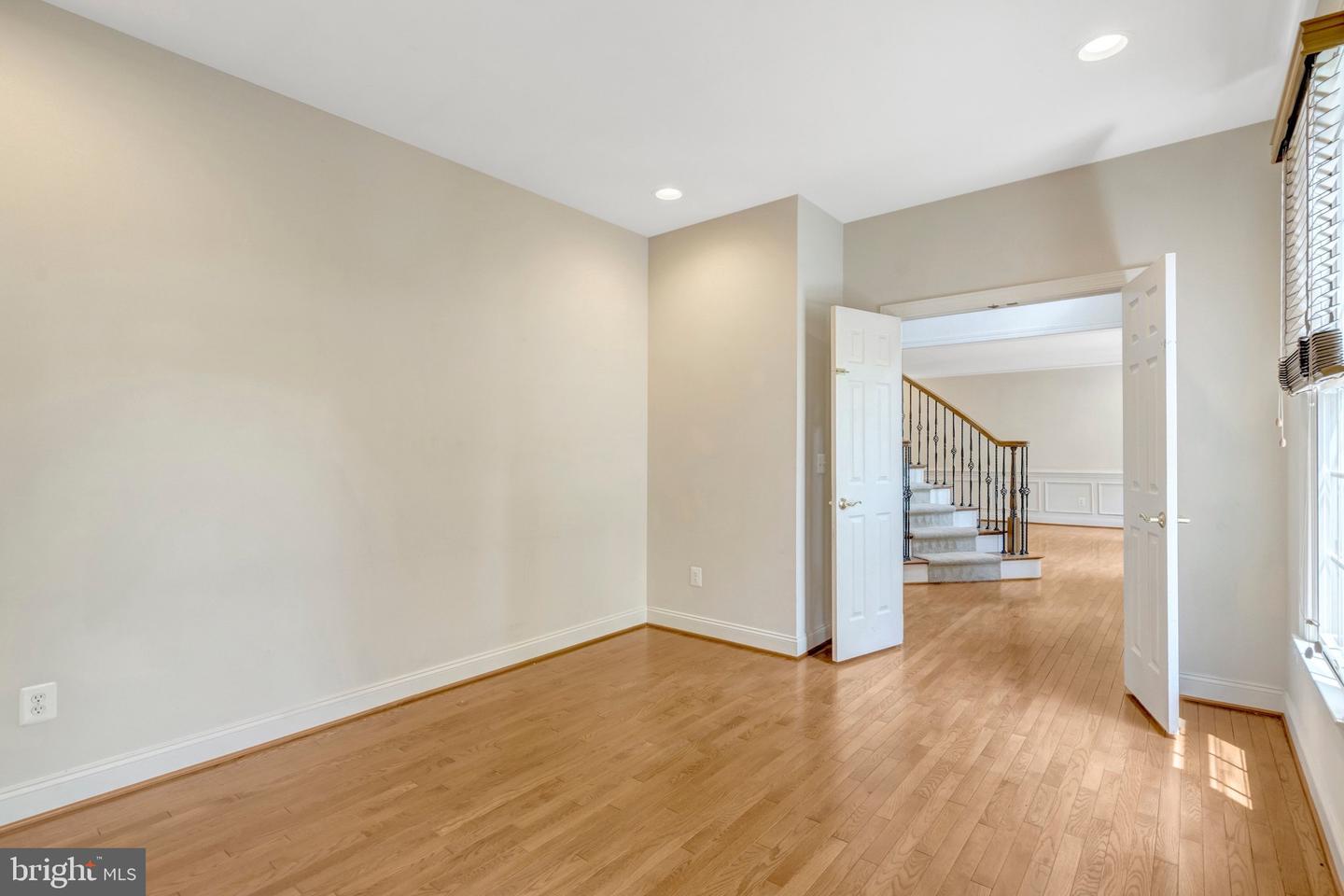 Haymarket, Virginia, 20169, United States, 5 Bedrooms Bedrooms, ,5 BathroomsBathrooms,Residential,Pending,2031766