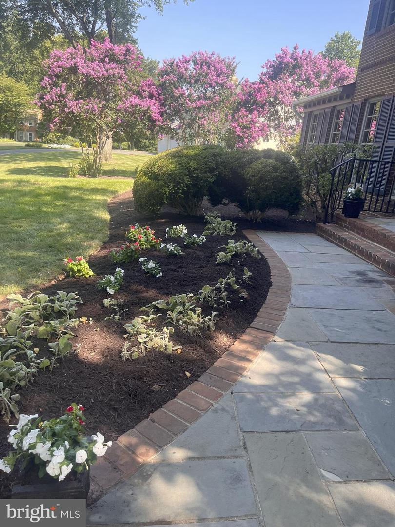 Mclean, Virginia, 22102, United States, 4 Bedrooms Bedrooms, ,3 BathroomsBathrooms,Residential,Pending,1929414