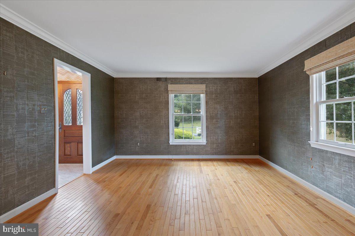 Great Falls, Virginia, 22066, United States, 5 Bedrooms Bedrooms, ,3 BathroomsBathrooms,Residential,Active,1941376