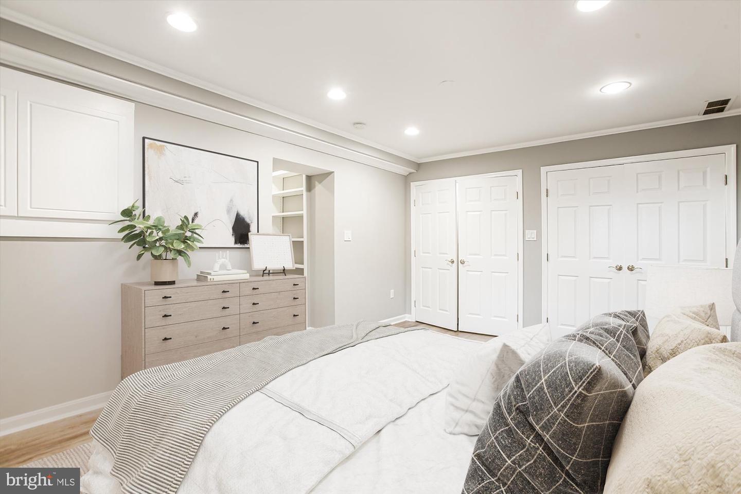 Arlington, Virginia, 22202, United States, 5 Bedrooms Bedrooms, ,3 BathroomsBathrooms,Residential,Active,1926909