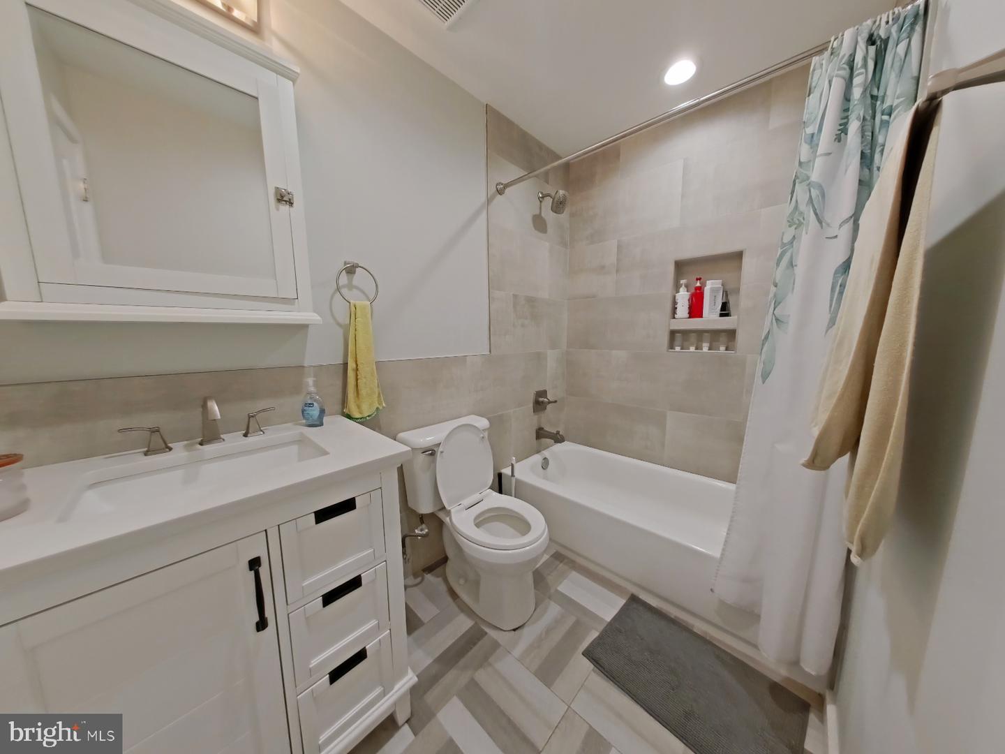 Philadelphia, Pennsylvania, 19130, United States, ,Residential,Active,1952052