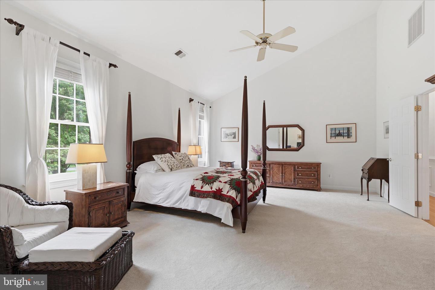 Oakton, Virginia, 22124, United States, 5 Bedrooms Bedrooms, ,5 BathroomsBathrooms,Residential,Pending,2045766